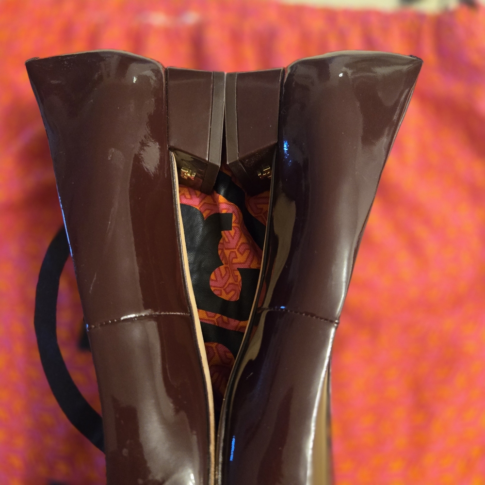 Tory Burch Women's Brown Patent Leather Logo Ballet Flats - Picture 16 of 16